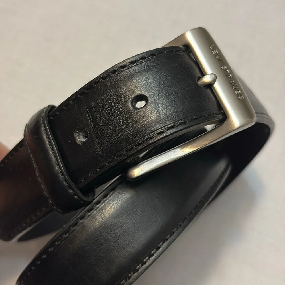 Levi’s Black Leather Mens Belt Excellent Used Condition! Size S 30-32